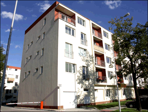 Prodej 38 bytů na ulici Staňkova, 2004–2005